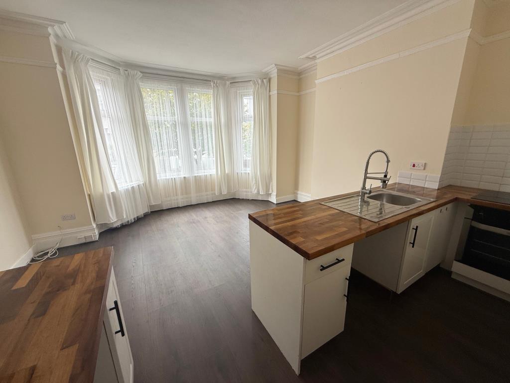 Lot: 155 - ONE-BEDROOM GROUND FLOOR FLAT - Open plan kitchen come living area